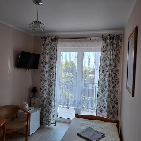 Plomyk فندق مبيت وإفطار 3*