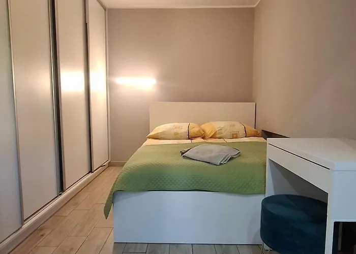 Bed & Breakfast Plomyk 4*