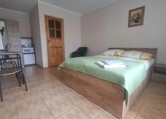 Bed & Breakfast Plomyk 4*